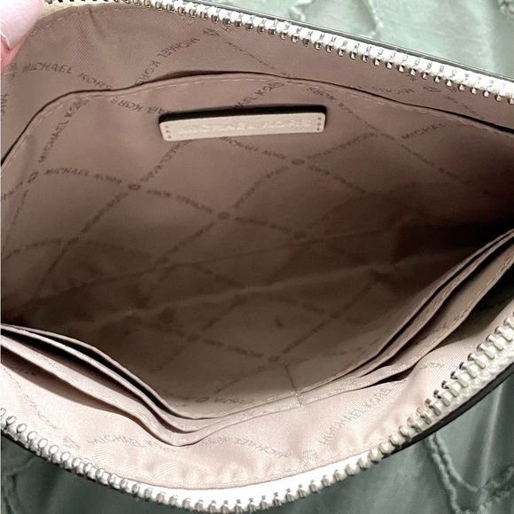 Michael Kors Jet Set XL Zip Clutch Wristlet - White - Picture 5 of 5